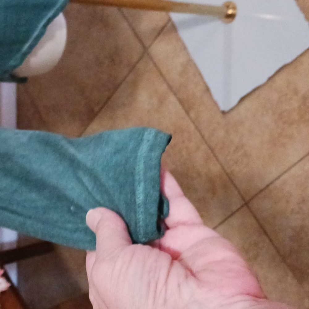 American Eagle- Teal Long Sleeve V-Neck Top - Picture 5 of 10